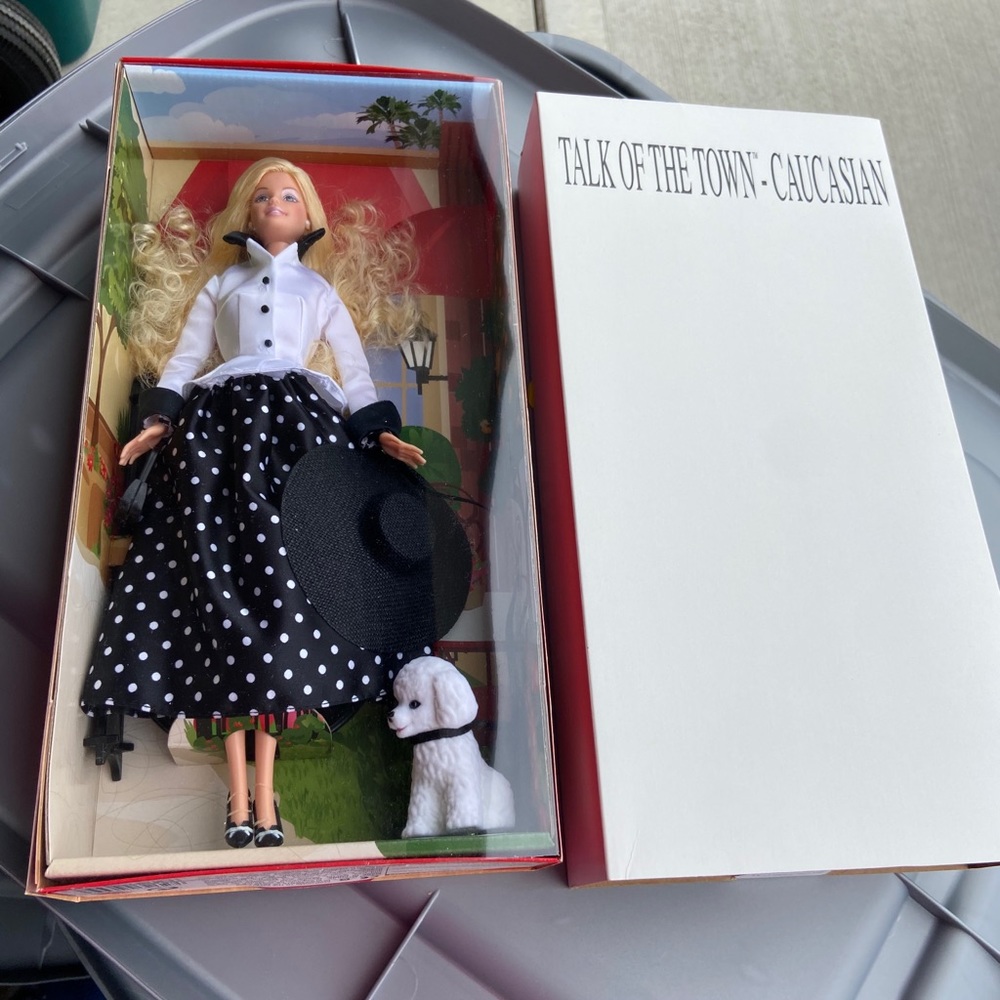 NIB Talk of the Town Barbie w/ dog 2003